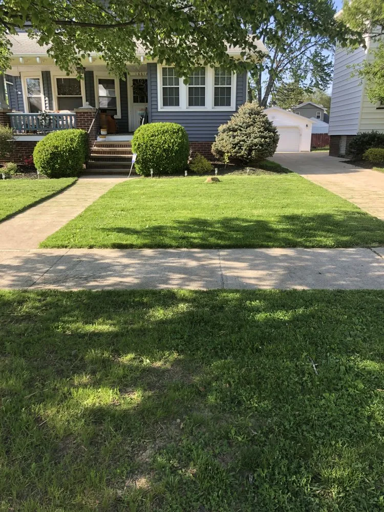 Professional lawn care service with custom design across Cleveland, OH - Tony’s Lawncare