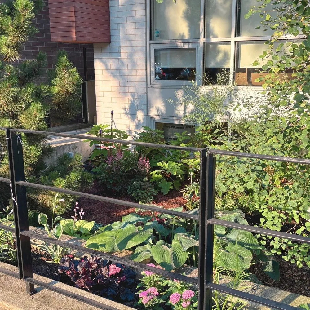 Expert garden landscaping experts serving Chicago, IL - Toots and Roots