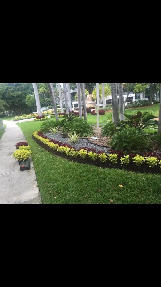 Expert outdoor landscaping in Hollywood, FL - Top Choice