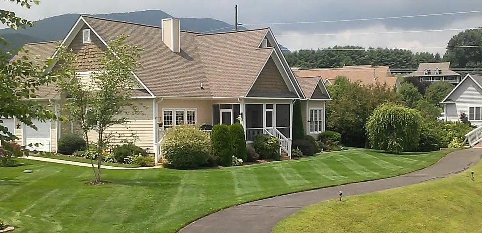 Reliable yard maintenance in West Jefferson, NC - Top Dawg Landscape Inc