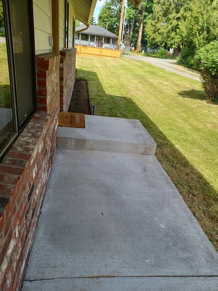 Trusted lawn mowing service in Everett, WA - Top Garden Services