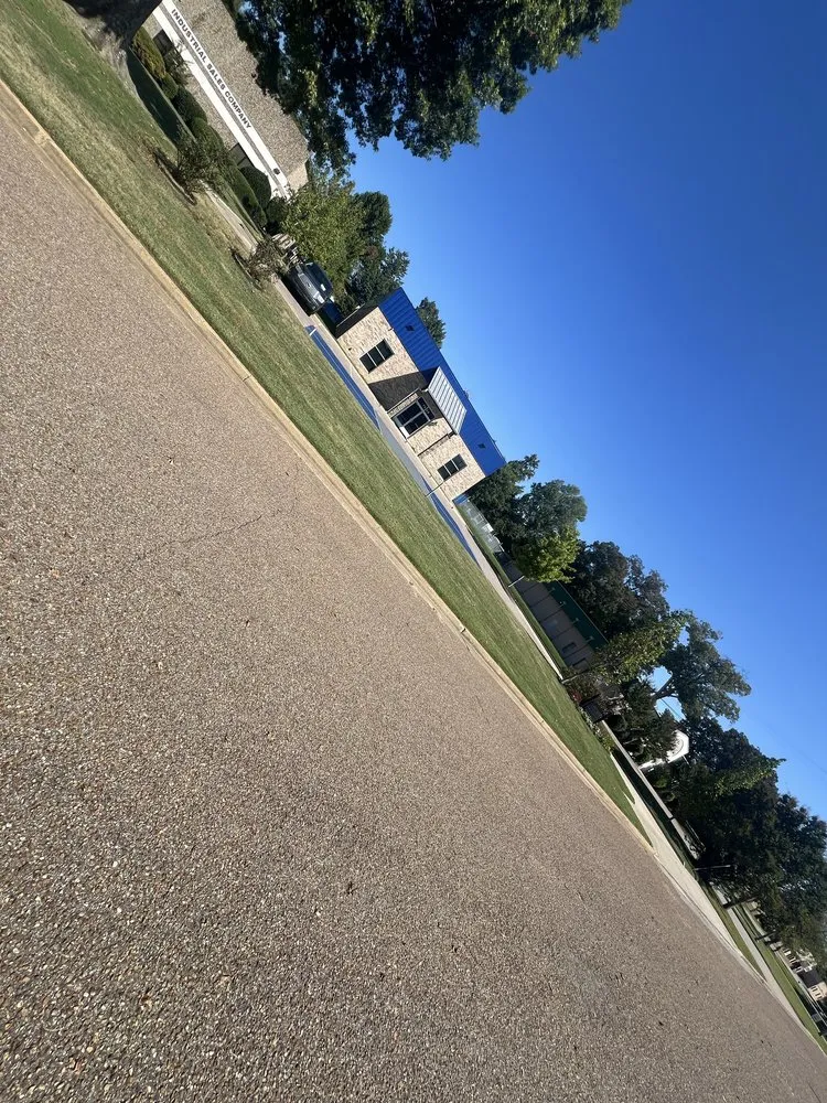 Custom garden landscaping for beautiful yards in Memphis, TN by Top Hill Landscaping