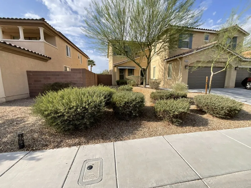 Custom lawn care service in Henderson, NV by Top It Off Landscaping