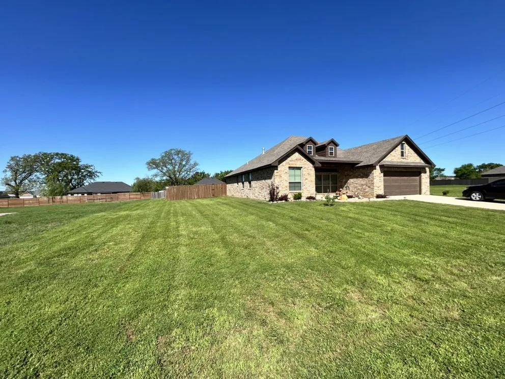 Reliable garden landscaping in Tishomingo, OK by Top Lawn Care and Landscape