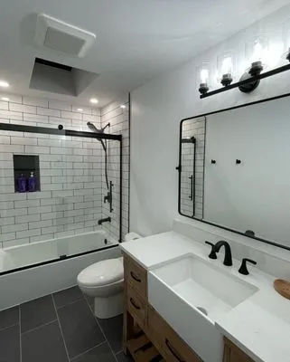 Top Modern Homes Logo