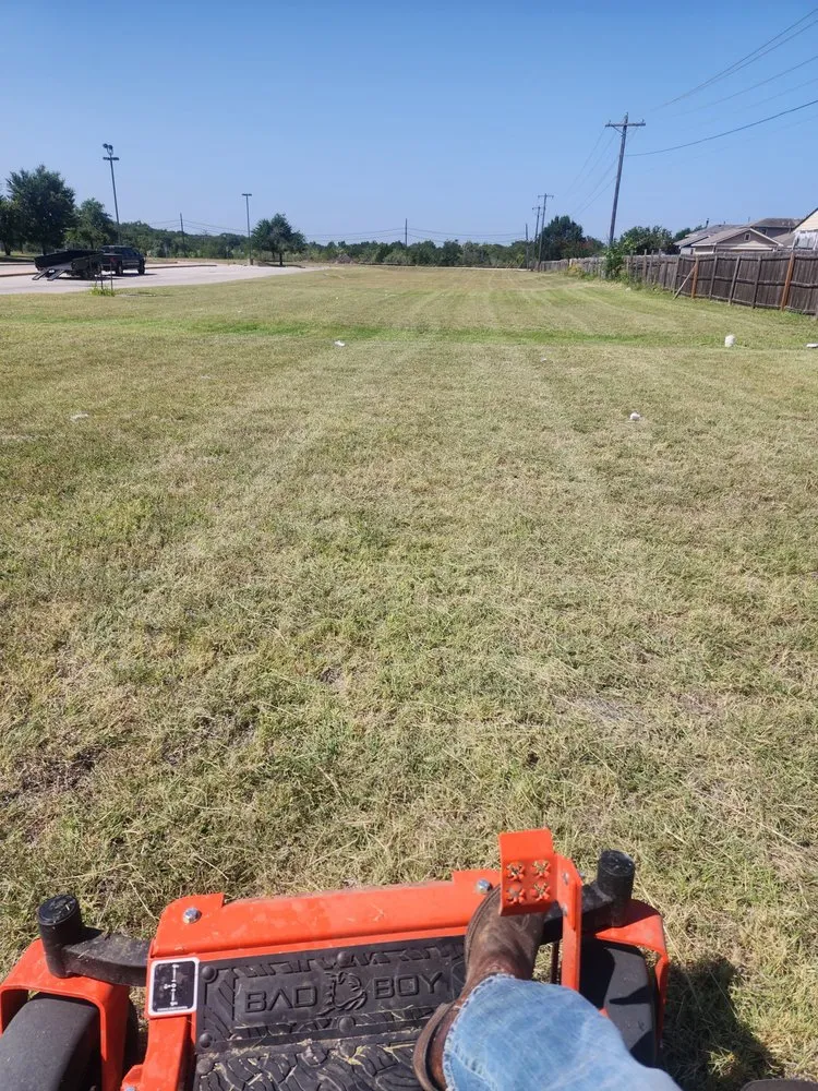 Affordable yard maintenance in San Antonio, TX - Top-Notch Landscape