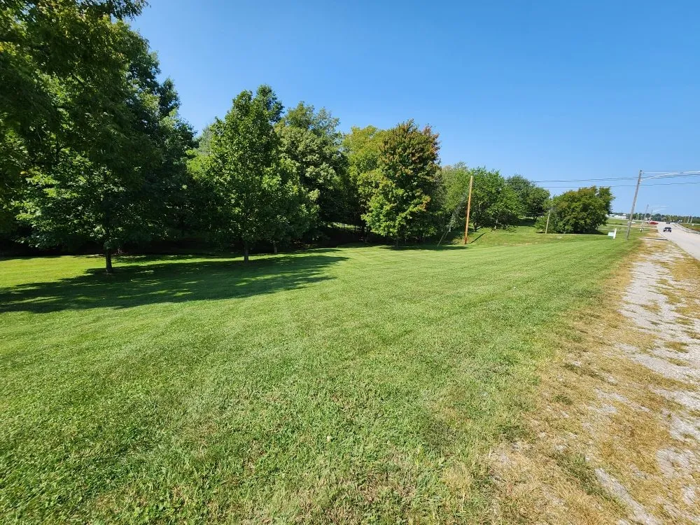 Custom outdoor landscaping experts serving Lebanon, KY - Top Notch Lawn Maintenance