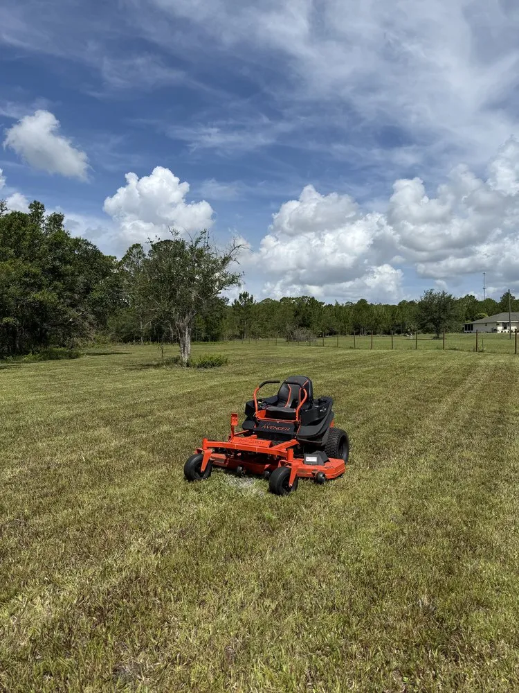 Reliable lawn care service experts serving Lake Wales, FL - Top Notch Lawn Service