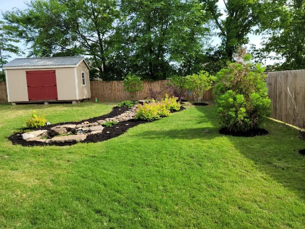 Local yard cleanup service for homes in Horn Lake, MS by Top Notch Lawn Services