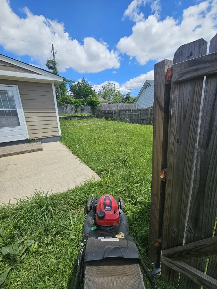 Reliable yard cleanup service for year-round maintenance in Horn Lake, MS by Top Notch Lawn Services