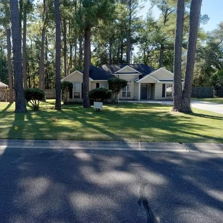 Affordable lawn mowing service for beautiful yards in Ludowici, GA by Top Notch Lawncare & Landscapes