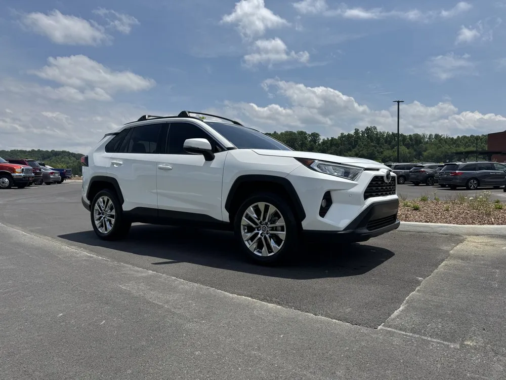 Affordable yard maintenance for beautiful yards in Jonesborough, TN by Top Notch Mobile