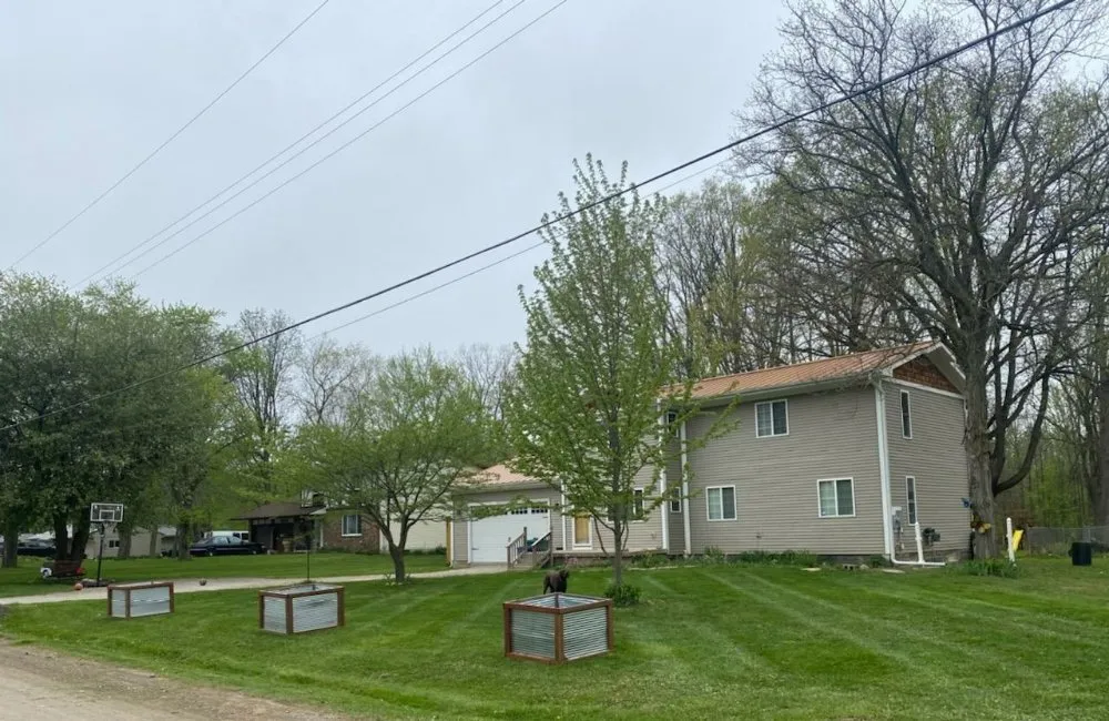 Top-rated yard cleanup service with custom design in Flint, MI by Top Quality Landscape