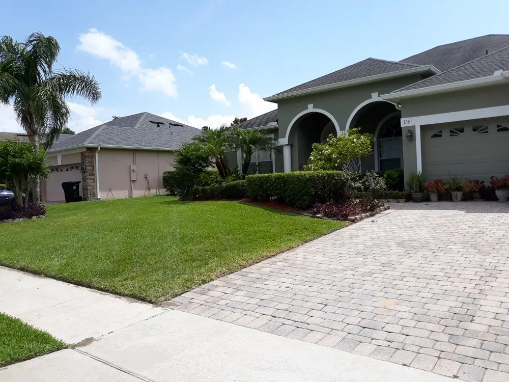 Local garden landscaping for beautiful yards in Apopka, FL by Top Rank cuts
