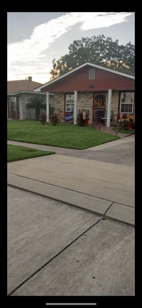 Custom lawn care service in Marrero, LA by Top Scale Enterprise