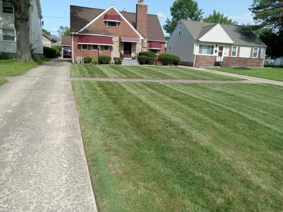 Custom lawn mowing service for beautiful yards across cleveland heights, OH - Top Teer Landscaping