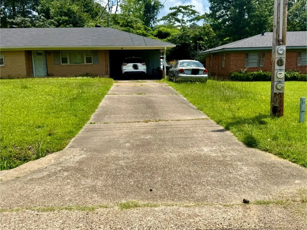 Top-rated lawn care service for homes in Jonesboro, LA by Top Tier Lawn Care