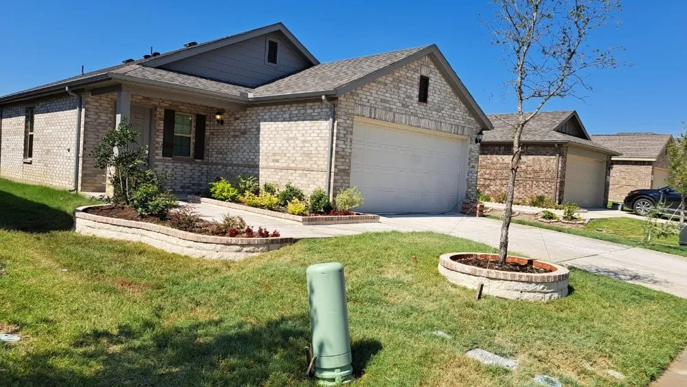 Custom yard cleanup service in Frisco, TX - Top Tier RW