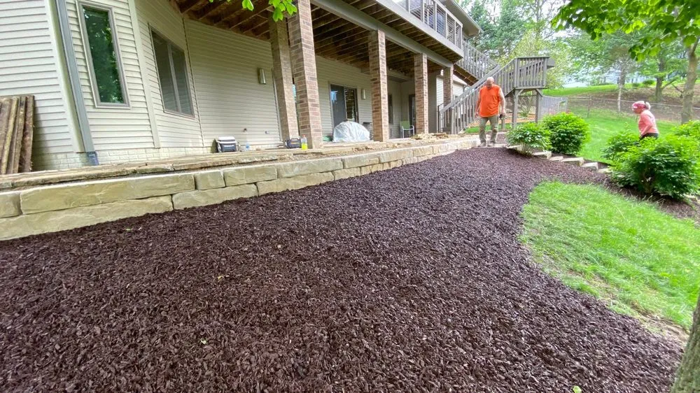 Local garden landscaping in Washingtion, IA by TopBlades Landscaping