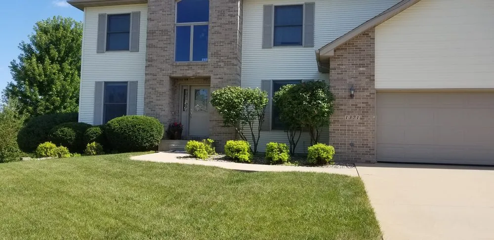 Affordable lawn mowing service in Washingtion, IA - TopBlades Landscaping