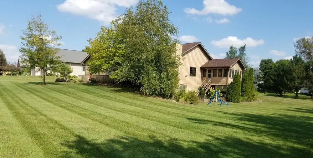 Affordable landscaping services near you in Washingtion, IA by TopBlades Landscaping