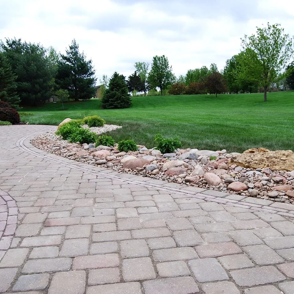 Top-rated yard maintenance in Topeka, KS - Topeka Landscape