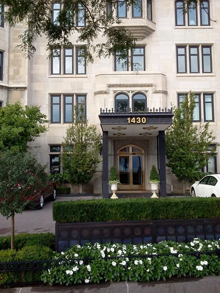 Custom outdoor landscaping in Chicago, IL - Topiarius - Urban Garden & Floral Design