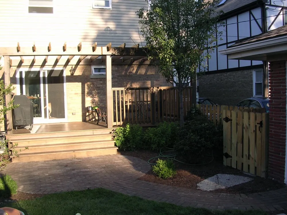 Custom garden landscaping for homes in Chicago, IL by Topiarius - Urban Garden & Floral Design