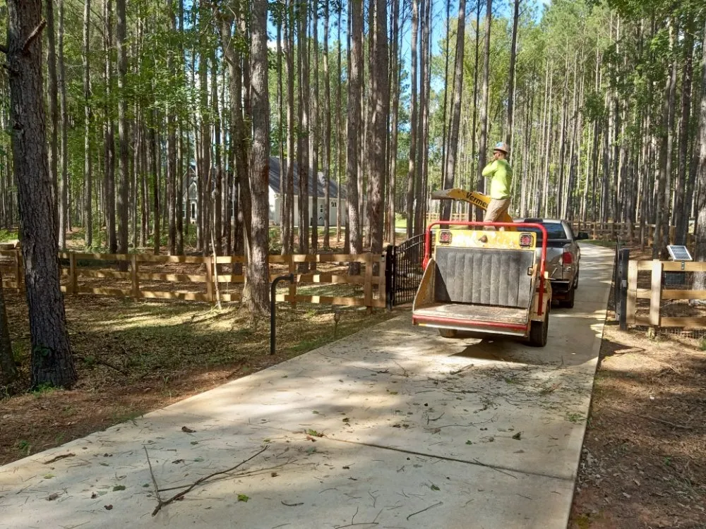 Custom lawn mowing service in LaGrange, GA by Topnotch landscaping and outdoor services