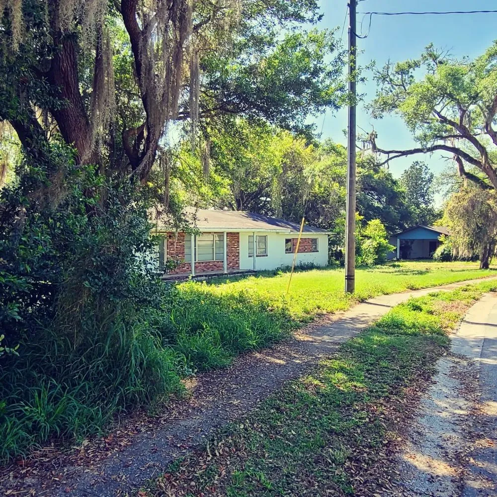 Trusted yard cleanup service for residential properties in Umatilla, FL by TopNotch Landscaping Services