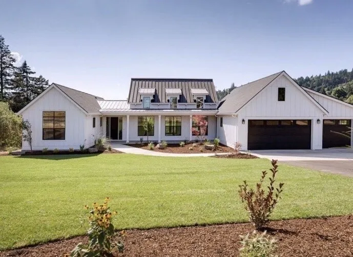 Custom yard maintenance experts serving Salinas, CA - Toro Landscaping