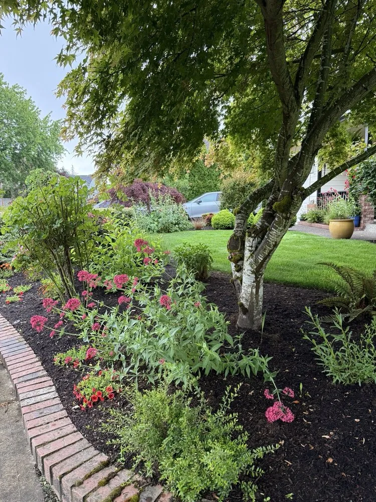 Affordable garden landscaping in Tualatin, OR - Torres Landscape Maintenance