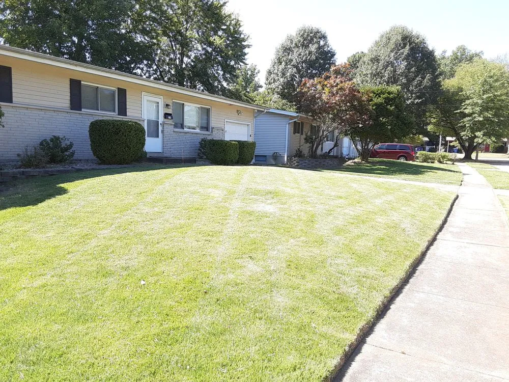 Top-rated garden landscaping for homes in St. Louis, MO by Total Green Lawn & Landscape Construction