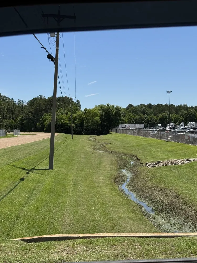 Reliable yard maintenance experts serving Raymond, MS - Total Lawn Care