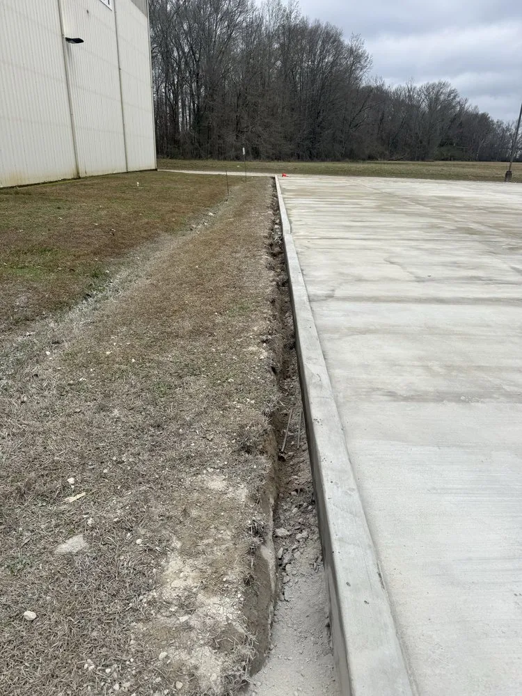 Affordable yard cleanup service for beautiful yards across Raymond, MS - Total Lawn Care