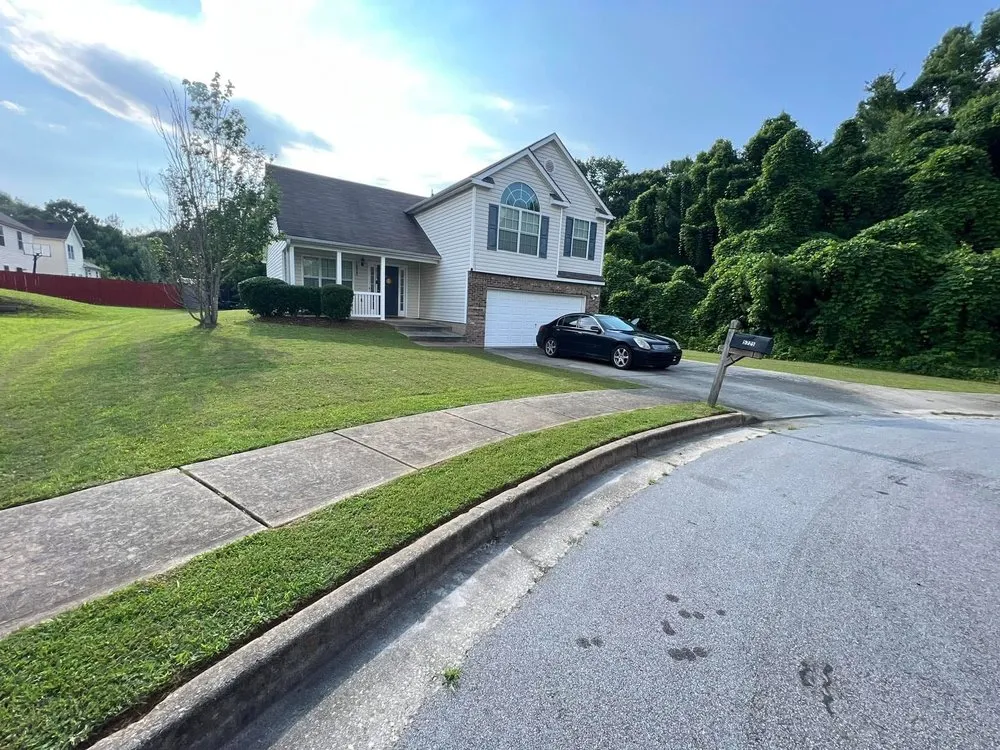 Professional lawn care service in Ellenwood, GA by Touch By Professionals Landscaping
