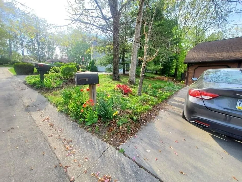 Custom lawn care service with custom design in McSherrystown, PA by Tovarsman