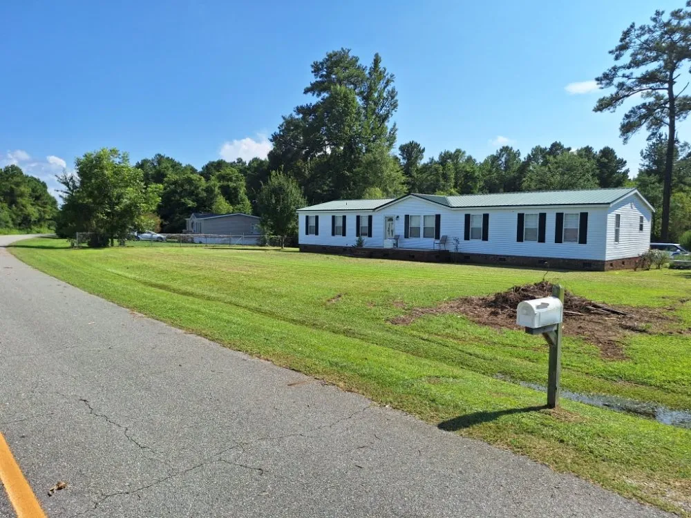 Expert yard cleanup service for beautiful yards across Beulaville, NC - Town & Country Lawn Services