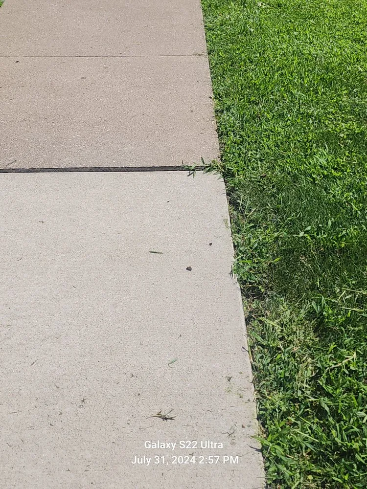 Affordable garden landscaping in Clinton, IA by Town & Country Mowing