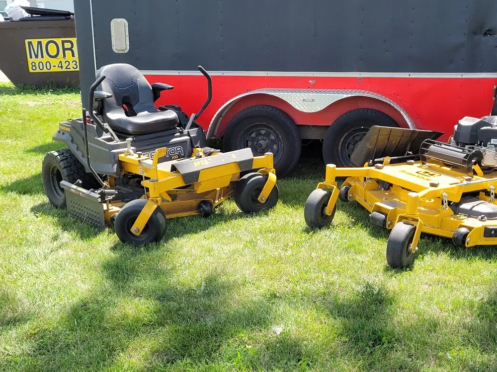 Trusted yard maintenance experts serving Clinton, IA - Town & Country Mowing