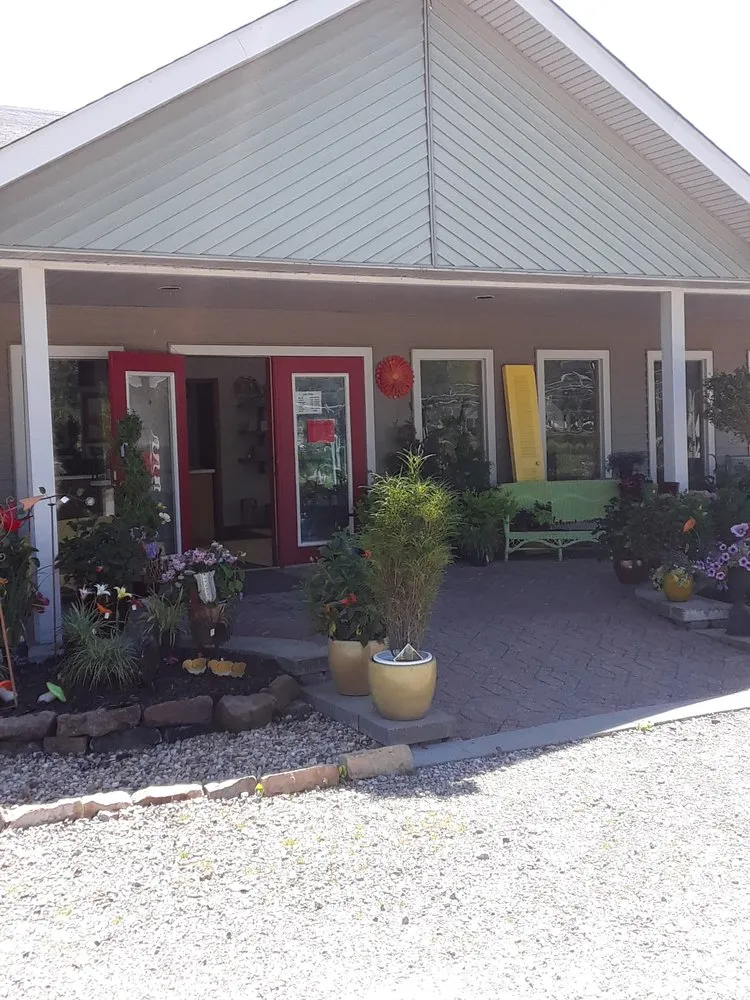 Expert lawn care service in Dutzow, MO by Town & Country Nursery