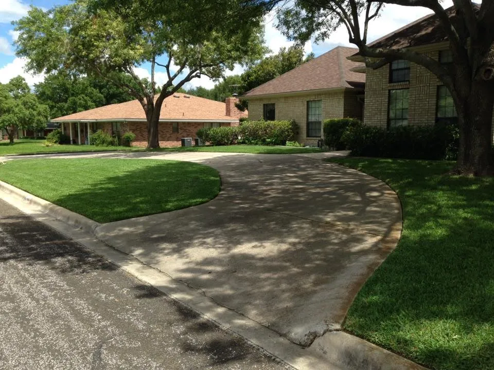 Expert lawn mowing service in Harker Heights, TX by TPG Lawn Care