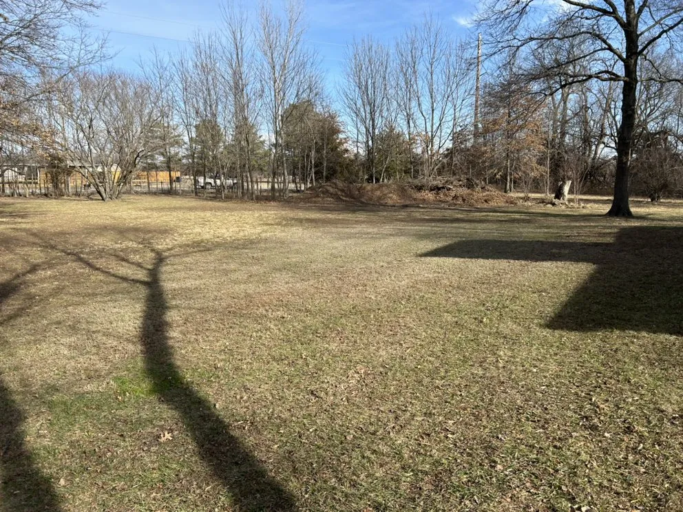 Reliable yard cleanup service experts serving Girard, KS - TR Construction & Lawn Care