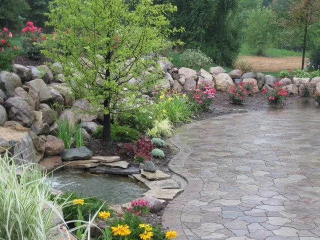 Reliable lawn mowing service experts serving Morton, PA - Traboscia