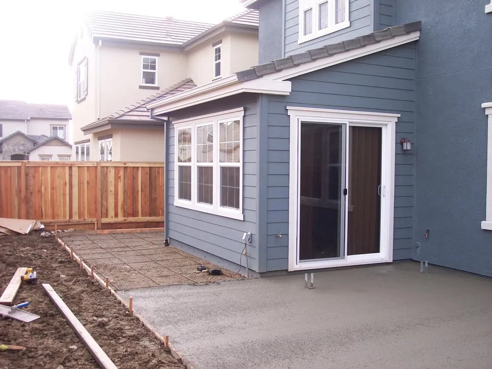 Professional yard cleanup service for year-round maintenance in Tracy, CA by Tracy Landscaper