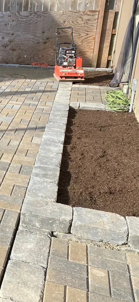 Top-rated yard maintenance in Spanaway, WA by Tran's Landscaping & Gardening