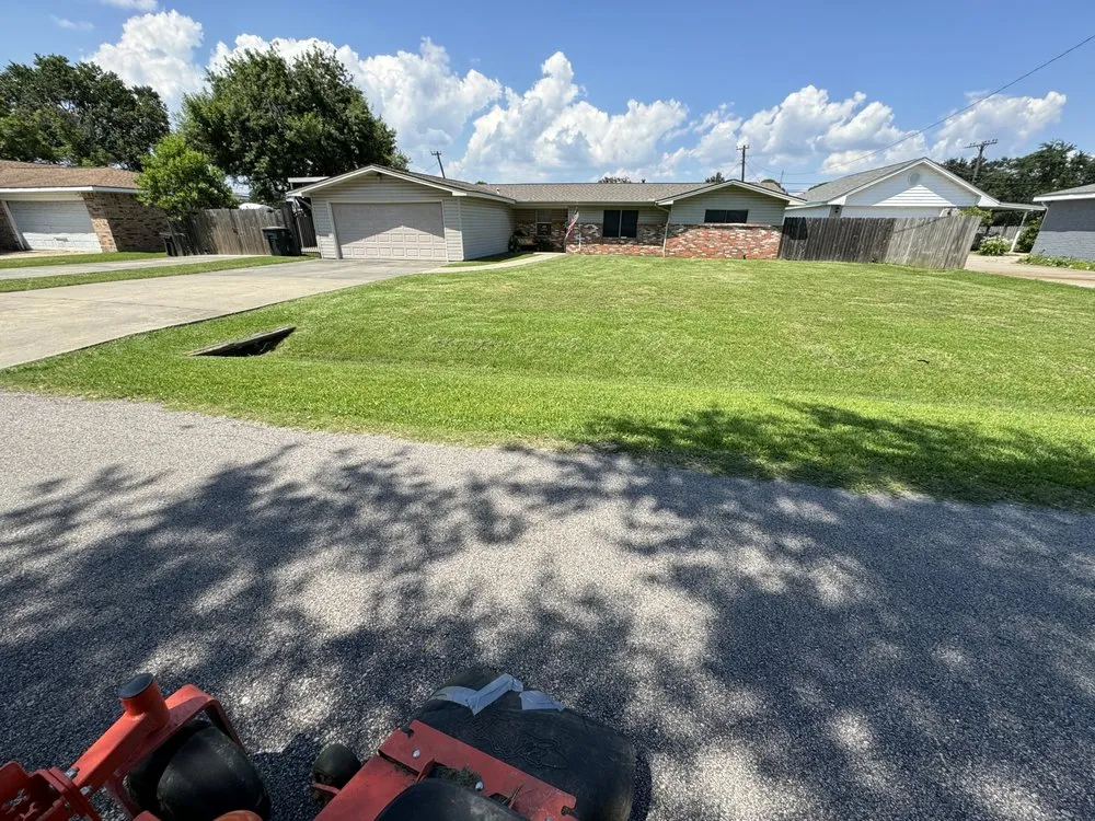 Custom lawn mowing service experts serving Groves, TX - Transformer Lawn Service