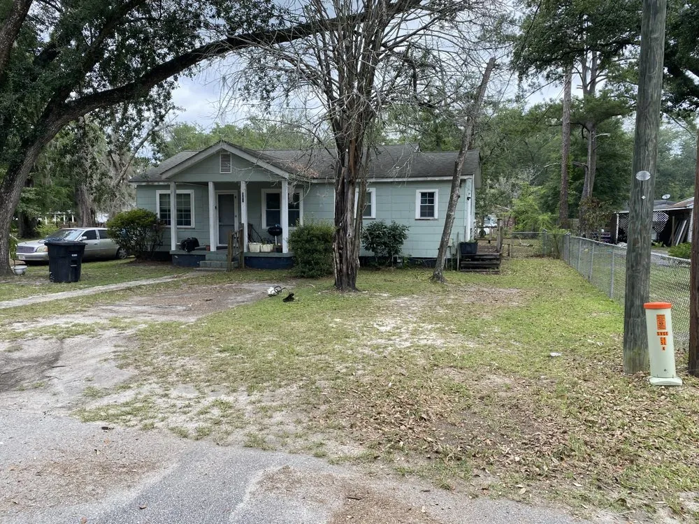 Top-rated garden landscaping experts serving Walterboro, SC - Travis Lawn Care Service