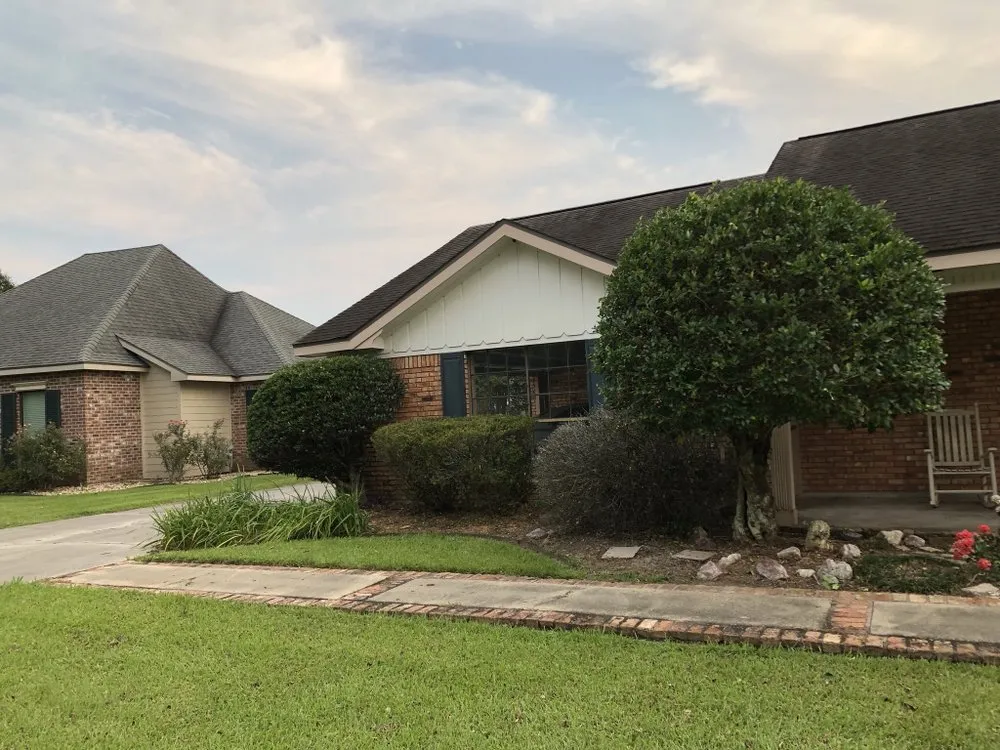 Expert lawn mowing service in Lafayette, LA - Trays Lawn and Landcape Maintenance