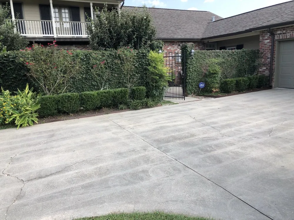 Local residential landscaping in Lafayette, LA by Trays Lawn and Landcape Maintenance
